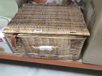 Lot 3042 - Wicker hamper basket with contents