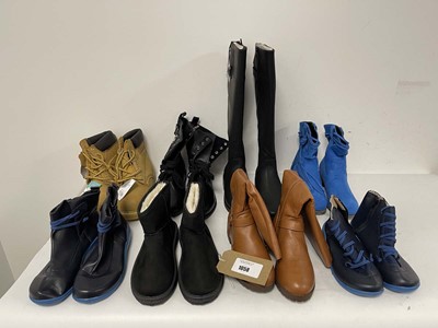 Lot 8x Pairs of boots in various styles to include...