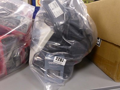 Lot 2297 - Bag containing bluetooth speaker, mice,...