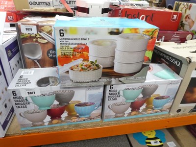 Lot 3077 - 2 boxes of Signature mugs and box of Signature...