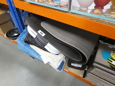 Lot 3086 - Laundry baskets, rug, cooler bag etc