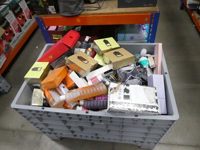 Lot 3107 - Large box of various toiletries and cosmetics...