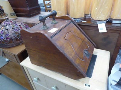 Lot 5223 - Edwardian coal scuttle