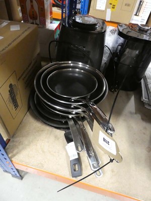 Lot 3110 - Loose frying pans