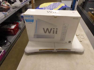 Lot 2312 - Bag containing a Nintendo Wii and accessories