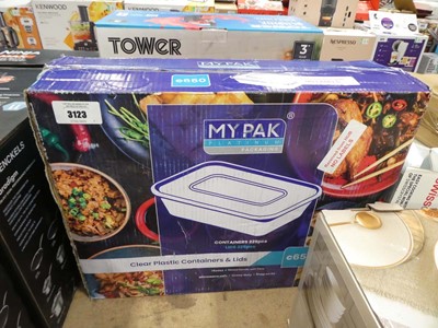 Lot 3123 - Box of clear plastic containers