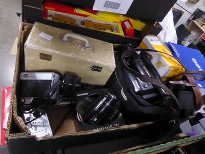 Lot 2341 - Box containing cameras and equipment