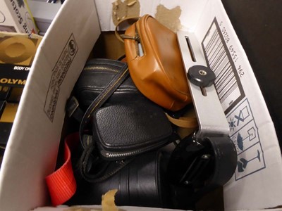 Lot 2343 - Box containing cameras and equipment