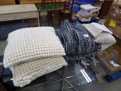 Lot 5255 - 4 cushions plus a woolen mat