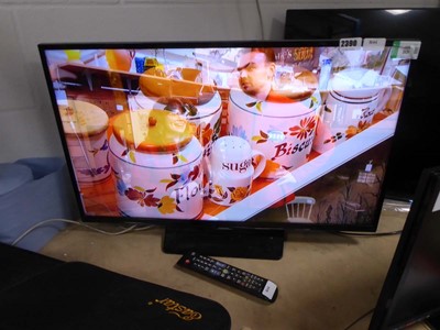 Lot 2390 - Samsung 32in TV UE32H5500AK with stand and remote
