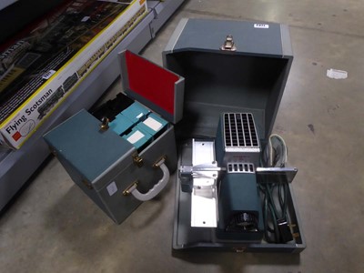 Lot 2371 - Argus 300 projector in case, plus box of slide...
