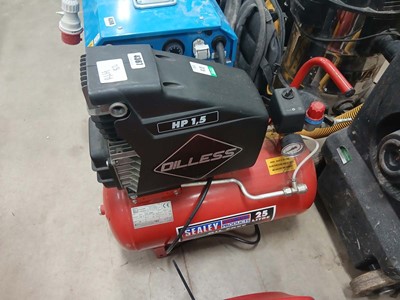 Lot 4367 - Sealey 240v air compressor