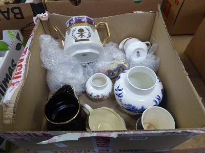 Lot 5328 - Box containing blue and white Paragon and...