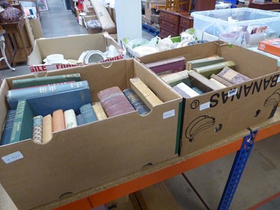Lot 5342 - 2 boxes containing bird and nature related...