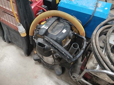 Lot 4373 - DeWalt vacuum cleaner with DeWalt backpack