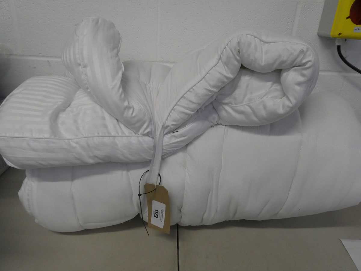 Lot Snuggledown extra deep mattress topper