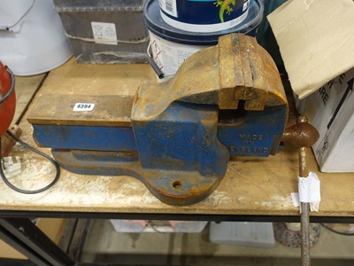 Lot 4394 - Large bench mounted engineers vice