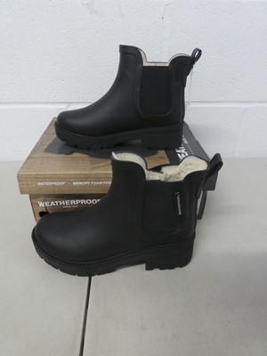 Lot Boxed pair of Weatherproof 'Anna' lined memory...