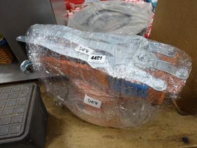 Lot 4401 - Three ratchet straps