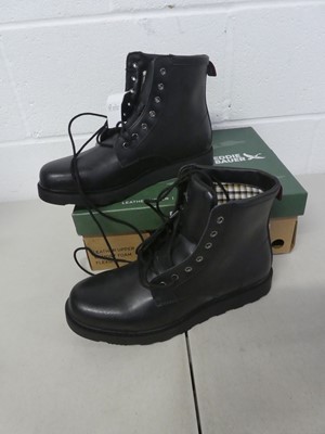 Lot Boxed pair of Eddie Bauer 'Lancaster' boots...