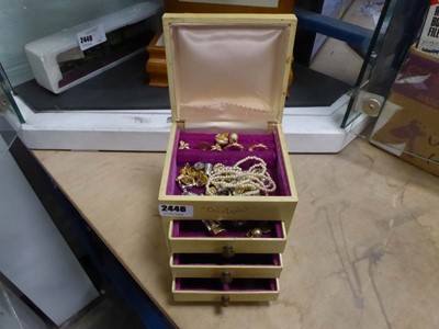 Lot 2446 - Jewellery box containing various jewellery items