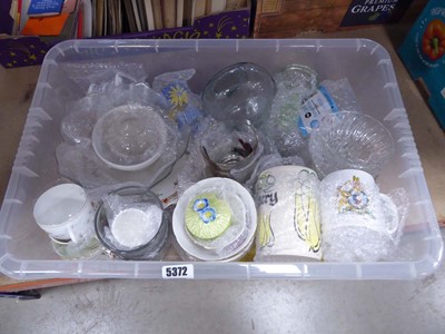 Lot 5372 - Box containing commemorative mugs, kitchen...