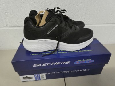 Lot Boxed pair of Skechers skech-lite air cooled...