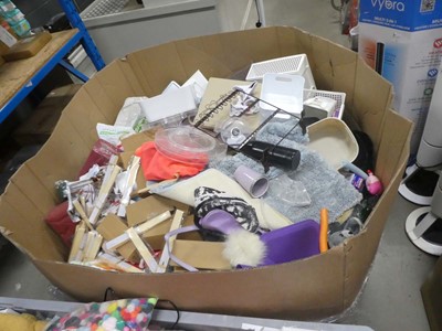 Lot 3205 - Large pallet of household wares, toys etc.