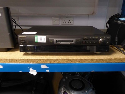 Lot 2556 - Technics mini disk player