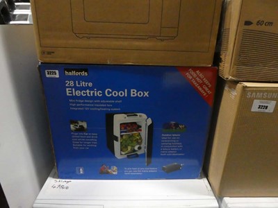 Lot 3225 - Halfords 28l electric cool box