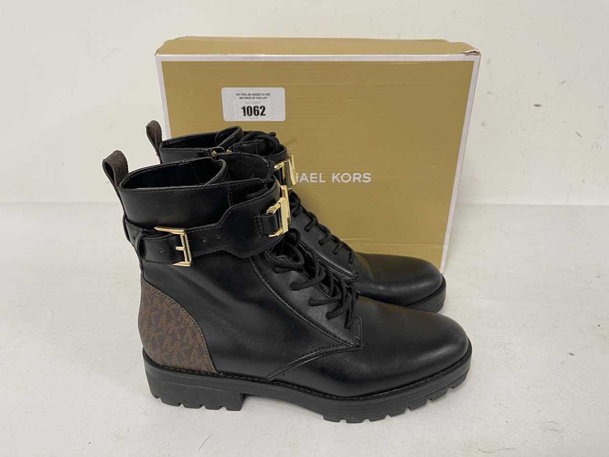 Lot Michael Kors sig semi lux boots in black size...