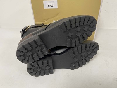 Lot Michael Kors sig semi lux boots in black size...