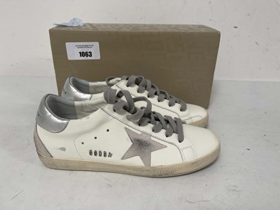 Lot Golden Goose superstar trainers in white size...