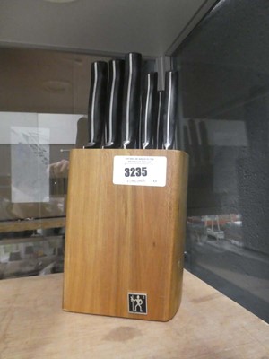 Lot 3235 - Henckels International knife block and knife set