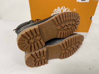 Lot Timberland premium 6 in lace waterproof boots...