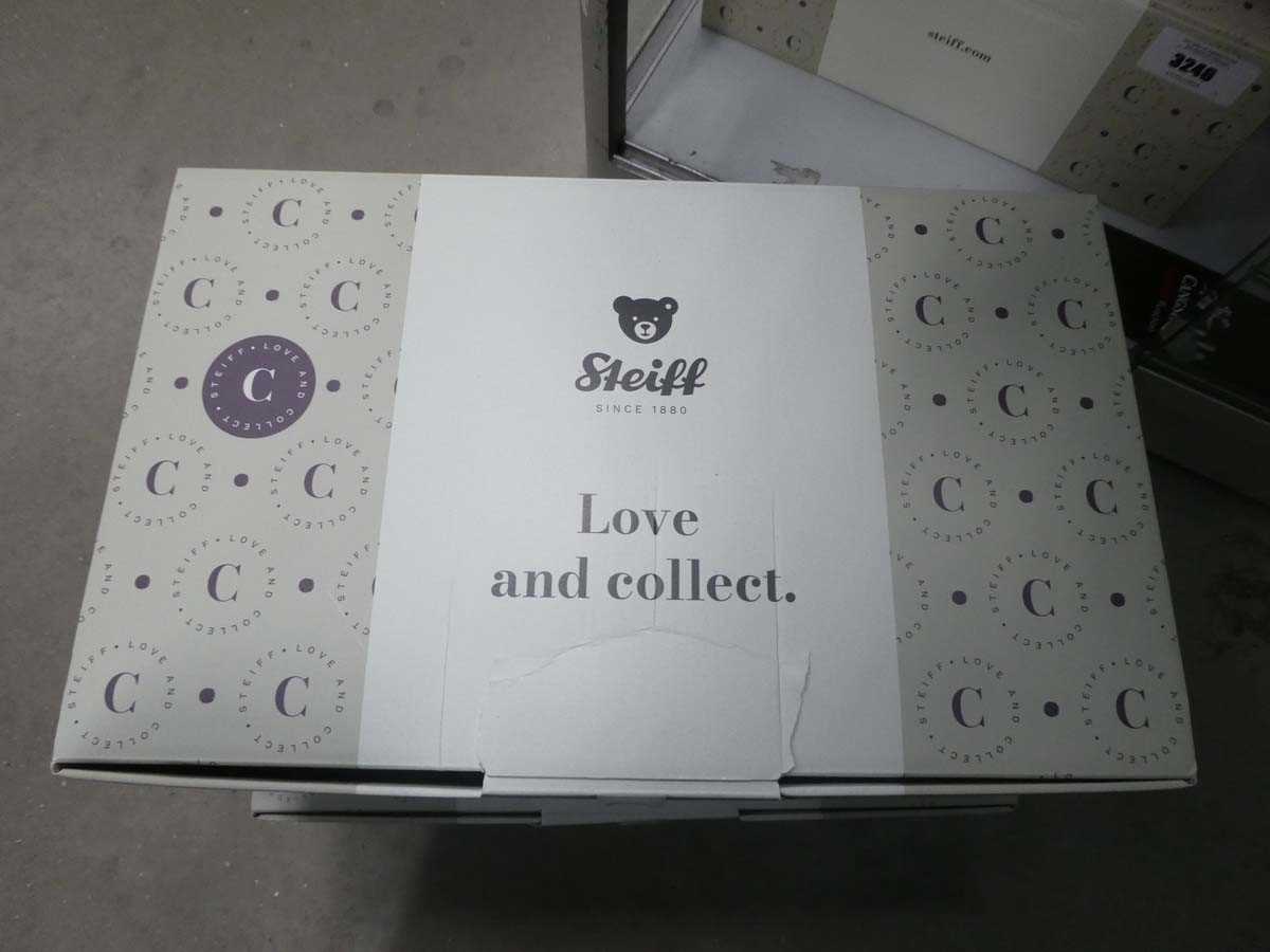 Lot 3245 - Steiff bear in box