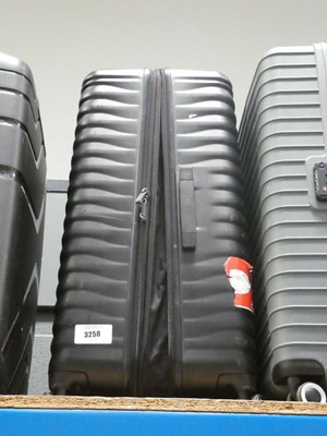 Lot 3250 - 2 piece hard shell Samsonite suitcase set