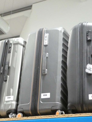Lot 3253 - Triple The Rock suitcase set