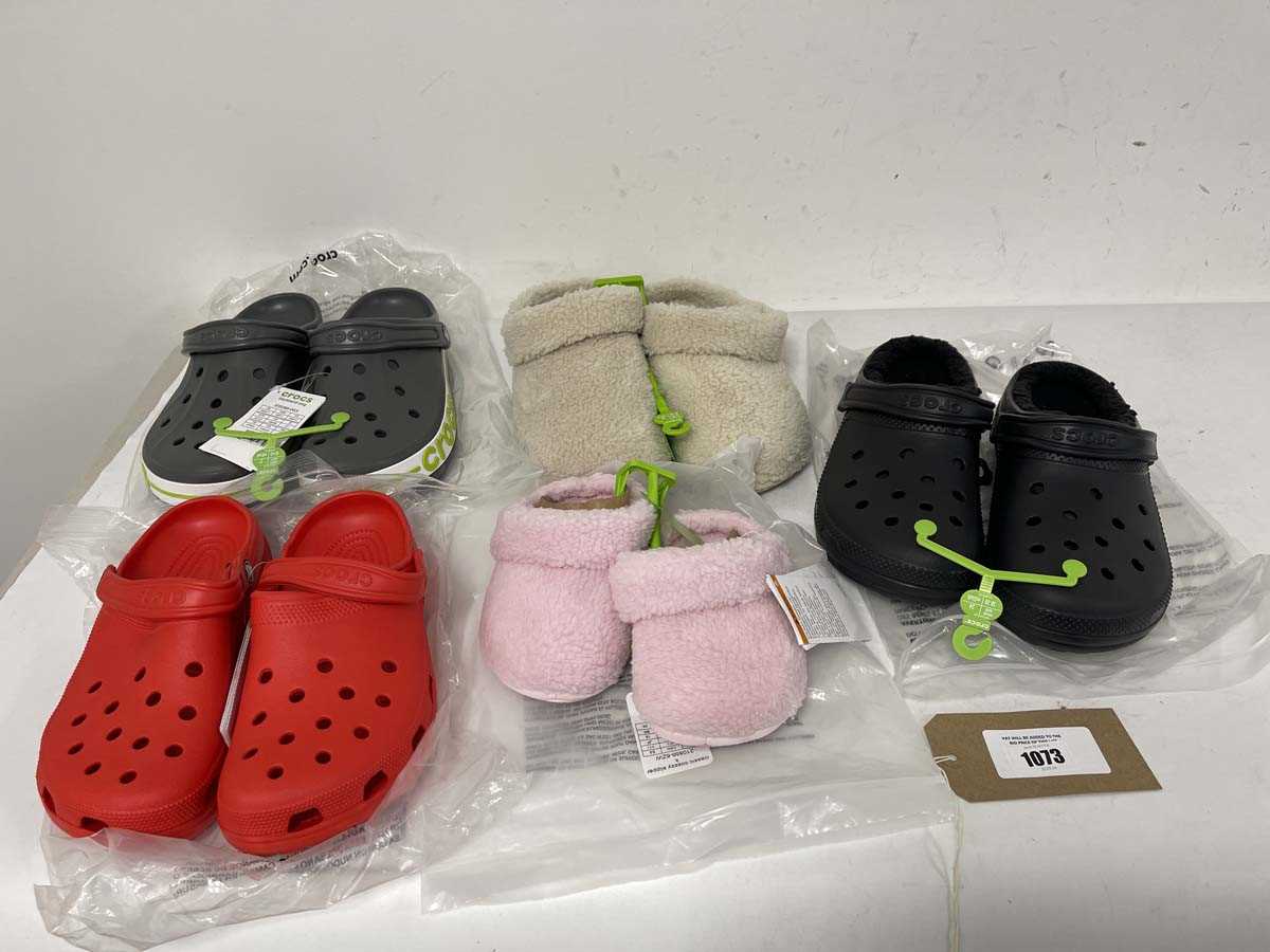 Lot 5x Pairs of Crocs in various styles and sizes