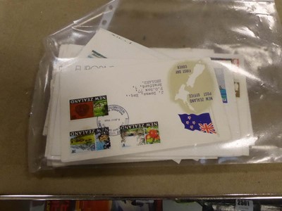 Lot 2507 - Bag containing various albums, Great Britain...