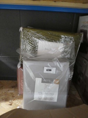 Lot 3296 - Hotel Signature super king fitted sheets, plus...