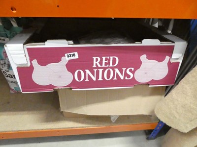 Lot 3316 - Tray of Christmas bedding, plus colouring pens...