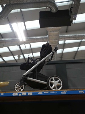 Lot 3319 - Push chair