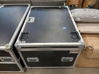 Lot 4371 - 4-wheeled flight case
