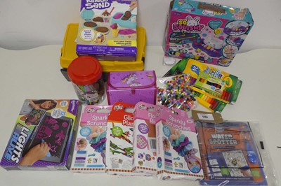 Lot 1281 - Selection of arts and crafts items incl....