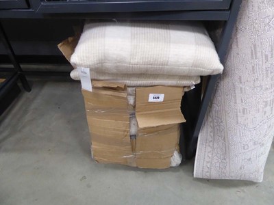 Lot 5420 - Box containing quantity of cushions