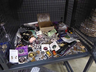 Lot 5457 - Cage containing coinage and costume jewellery