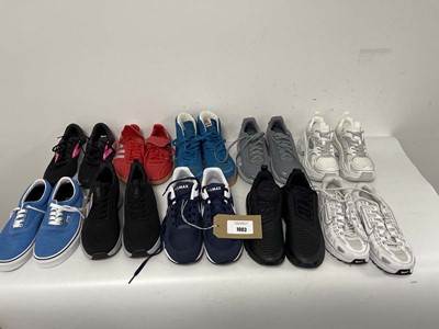 Lot 10x Pairs of trainers in various styles to...