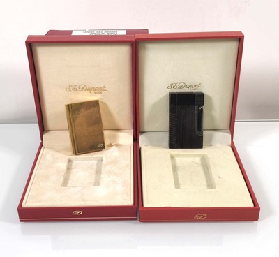 Lot 100 - A cased French 'Laque de Chine' lighter by...