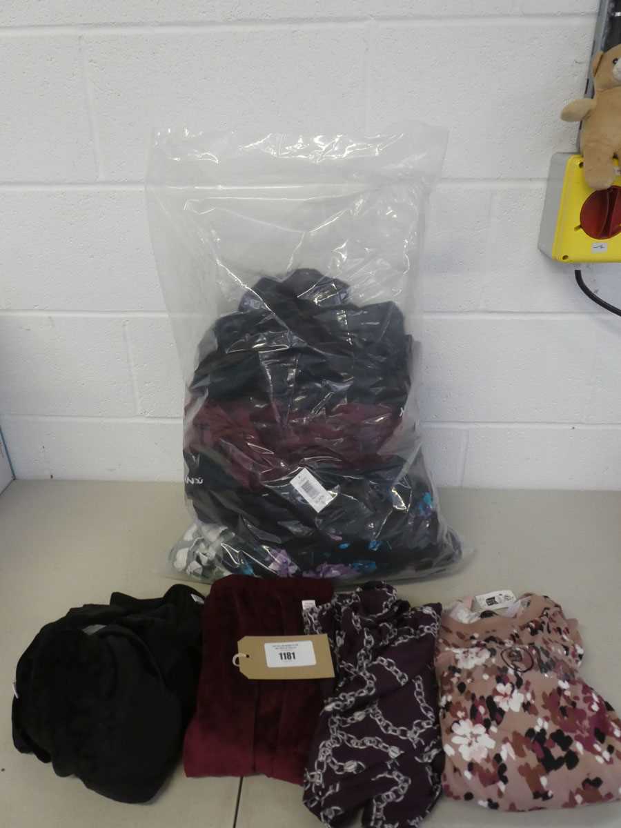 Lot Approx. 20 items of women's lougewear/pyjamas...